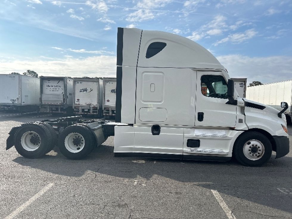 Sleeper Tractor-Heavy Duty Tractors-Freightliner-2022-T12664ST-Little Rock-AR-428,868\n\t\tmiles-$ 75,000 - Image 8