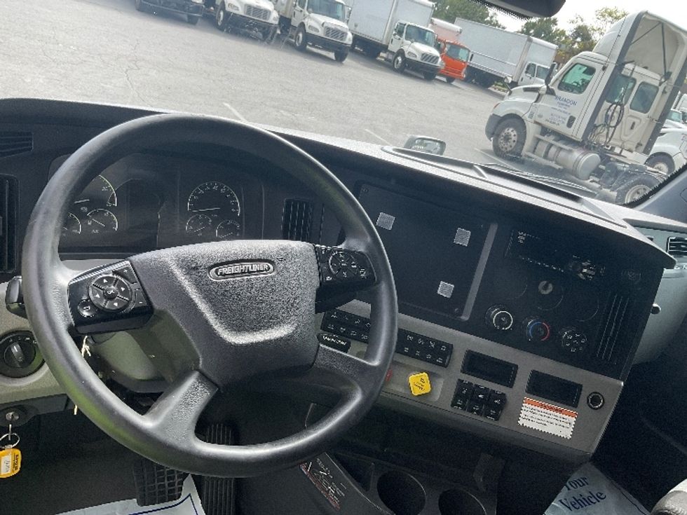 Sleeper Tractor-Heavy Duty Tractors-Freightliner-2022-T12664ST-Little Rock-AR-477,409\n\t\tmiles-$ 73,500 - Image 11