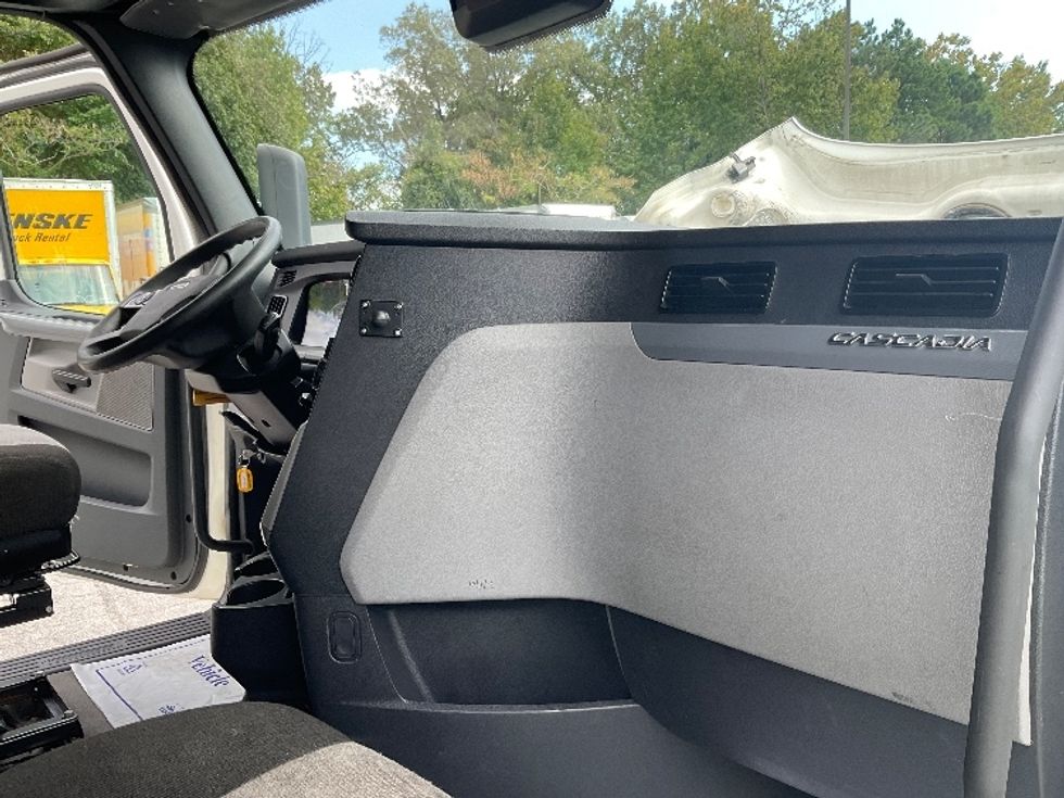 Sleeper Tractor-Heavy Duty Tractors-Freightliner-2022-T12664ST-Little Rock-AR-477,409\n\t\tmiles-$ 73,500 - Image 15