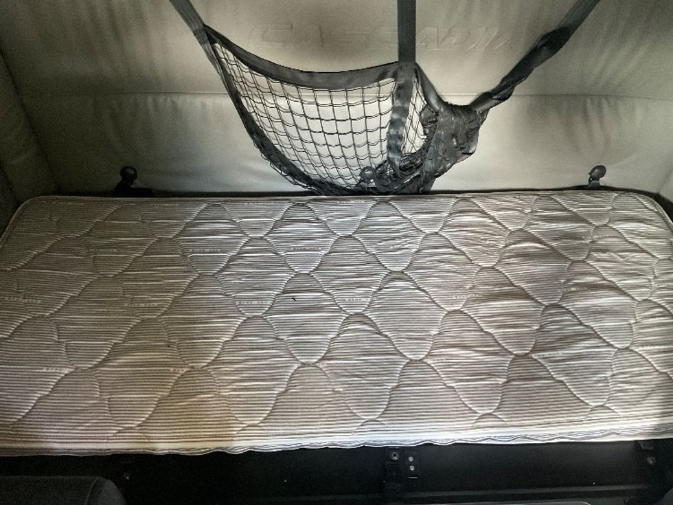 Sleeper Tractor-Heavy Duty Tractors-Freightliner-2022-T12664ST-Little Rock-AR-477,409\n\t\tmiles-$ 73,500 - Image 17