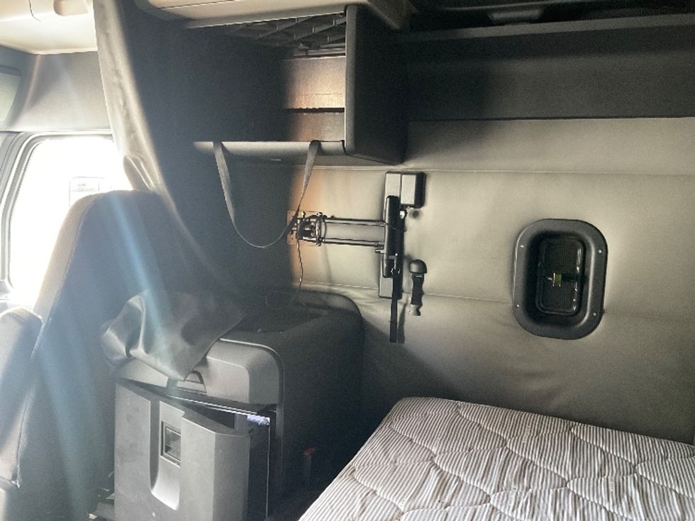 Sleeper Tractor-Heavy Duty Tractors-Freightliner-2022-T12664ST-Little Rock-AR-477,409\n\t\tmiles-$ 73,500 - Image 19