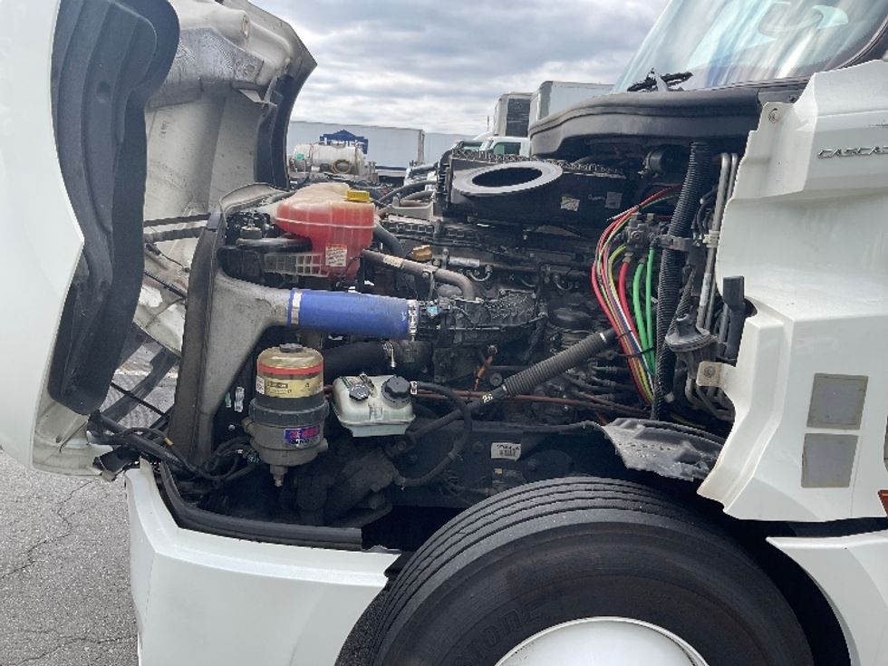 Sleeper Tractor-Heavy Duty Tractors-Freightliner-2022-T12664ST-Little Rock-AR-477,409\n\t\tmiles-$ 73,500 - Image 21