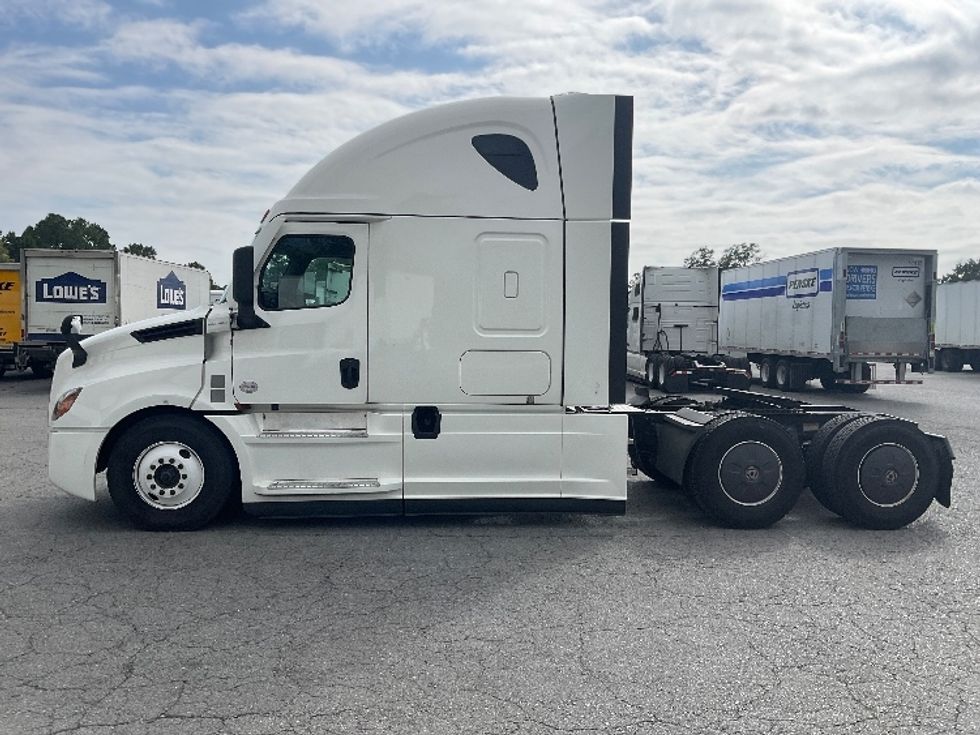 Sleeper Tractor-Heavy Duty Tractors-Freightliner-2022-T12664ST-Little Rock-AR-477,409\n\t\tmiles-$ 73,500 - Image 4