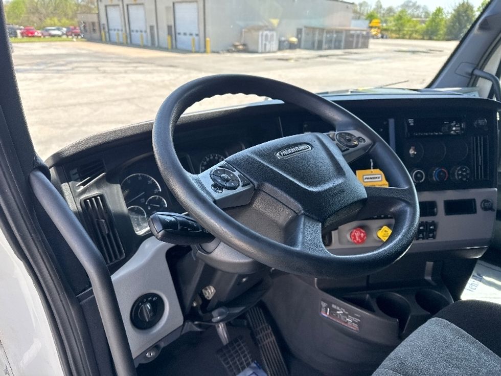 Sleeper Tractor-Heavy Duty Tractors-Freightliner-2022-T12664ST-Little Rock-AR-569,762\n\t\tmiles-$ 69,000 - Image 10