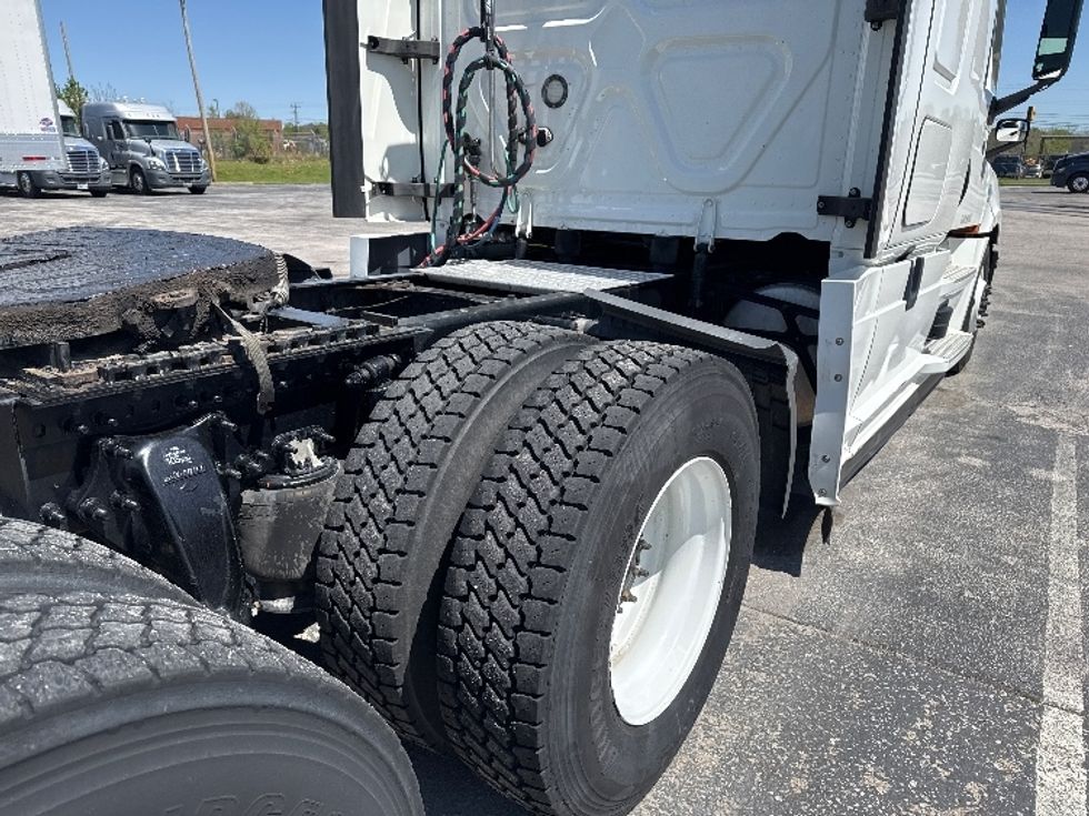 Sleeper Tractor-Heavy Duty Tractors-Freightliner-2022-T12664ST-Little Rock-AR-569,762\n\t\tmiles-$ 69,000 - Image 22