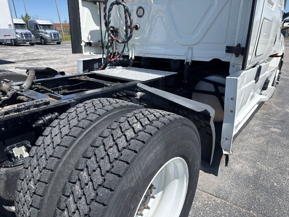 Sleeper Tractor-Heavy Duty Tractors-Freightliner-2022-T12664ST-Little Rock-AR-569,762\n\t\tmiles-$ 69,000 - Image 23