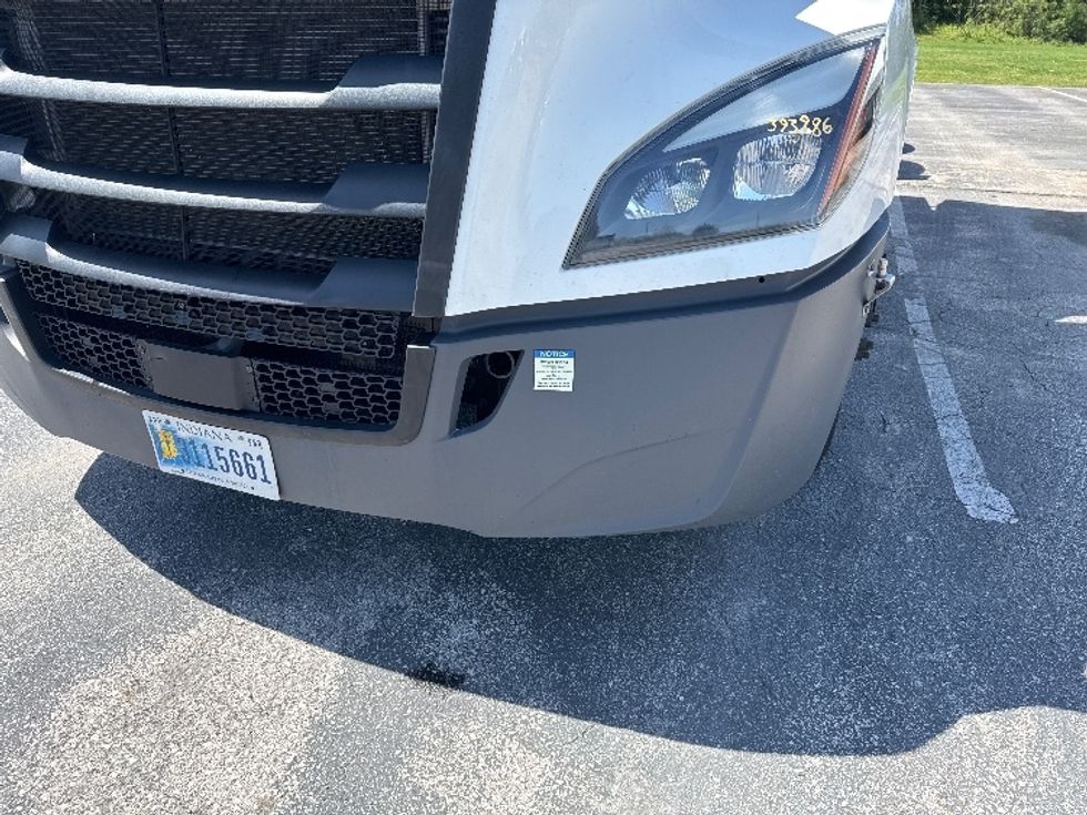 Sleeper Tractor-Heavy Duty Tractors-Freightliner-2022-T12664ST-Little Rock-AR-569,762\n\t\tmiles-$ 69,000 - Image 24