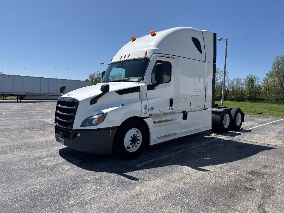 Sleeper Tractor-Heavy Duty Tractors-Freightliner-2022-T12664ST-Little Rock-AR-569,762\n\t\tmiles-$ 69,000 - Image 3