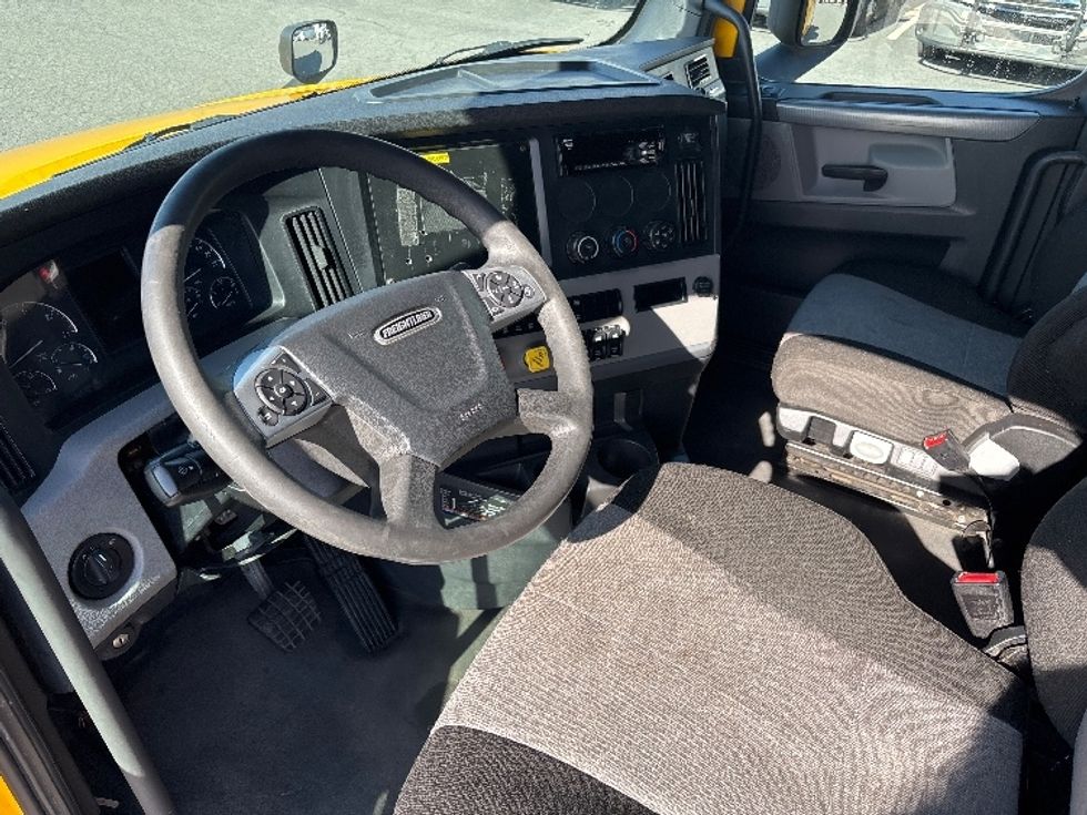 Sleeper Tractor-Heavy Duty Tractors-Freightliner-2022-T12664ST-Little Rock-AR-612,421\n\t\tmiles-$ 52,250 - Image 10