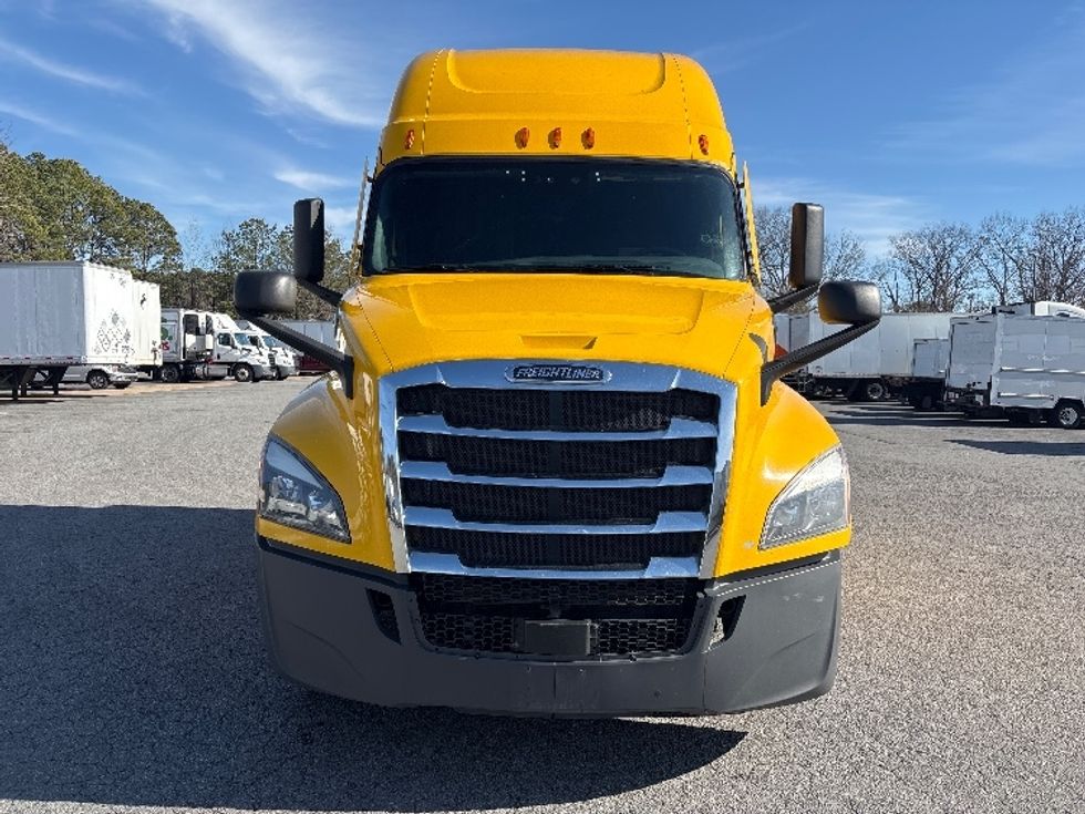 Sleeper Tractor-Heavy Duty Tractors-Freightliner-2022-T12664ST-Little Rock-AR-612,421\n\t\tmiles-$ 52,250 - Image 2