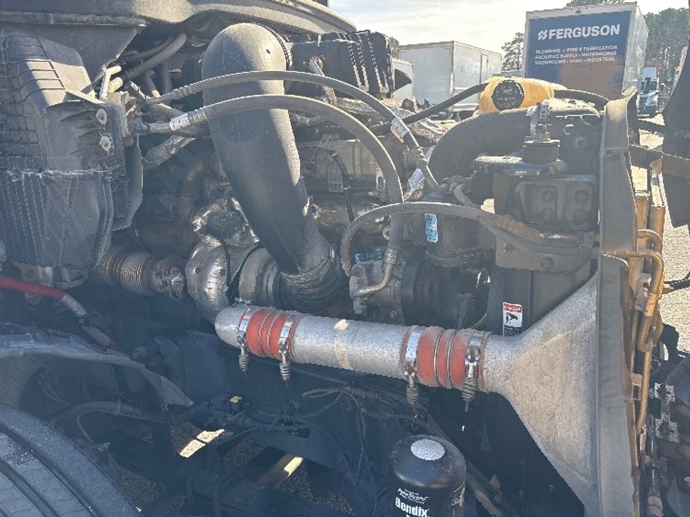 Sleeper Tractor-Heavy Duty Tractors-Freightliner-2022-T12664ST-Little Rock-AR-612,421\n\t\tmiles-$ 52,250 - Image 20