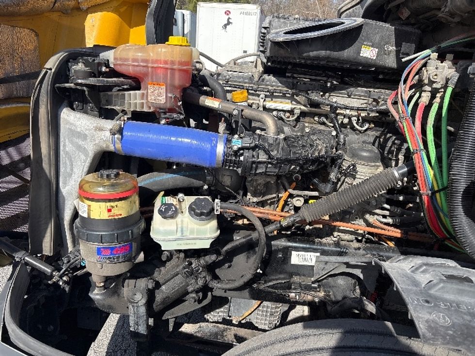 Sleeper Tractor-Heavy Duty Tractors-Freightliner-2022-T12664ST-Little Rock-AR-612,421\n\t\tmiles-$ 52,250 - Image 21