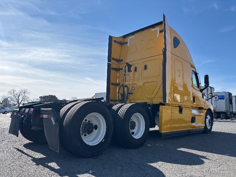 Sleeper Tractor-Heavy Duty Tractors-Freightliner-2022-T12664ST-Little Rock-AR-612,421\n\t\tmiles-$ 52,250 - Image 7