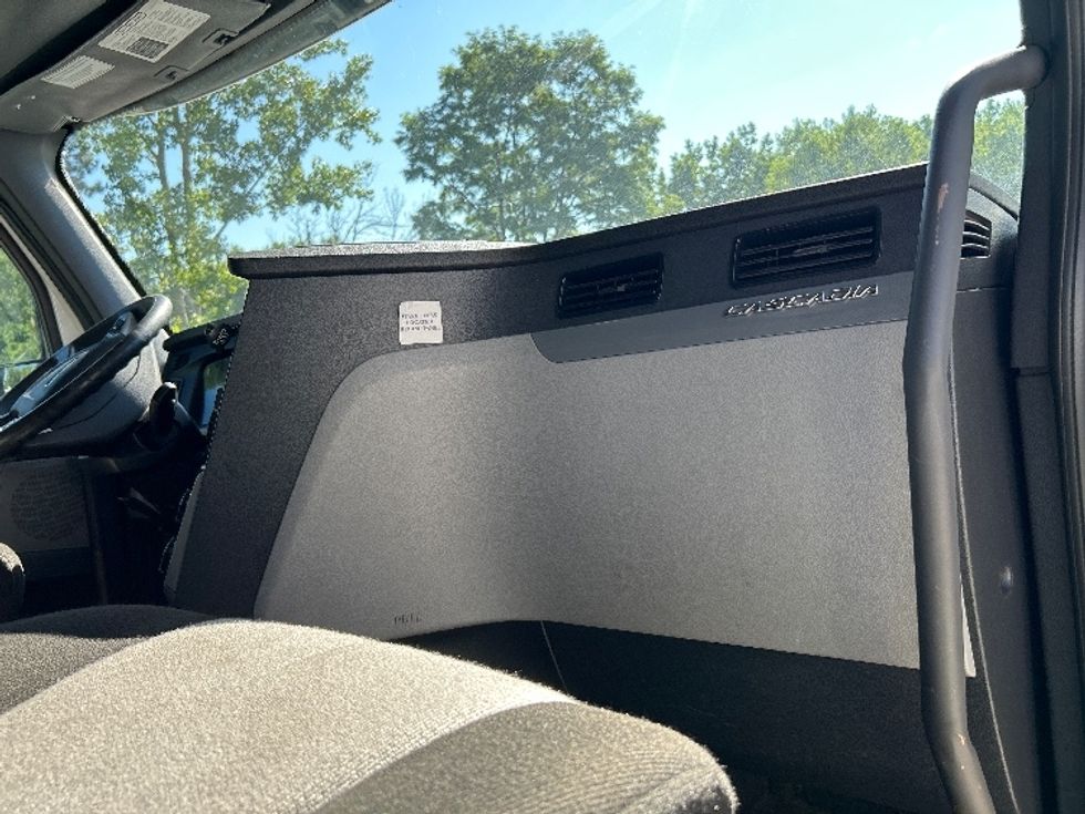 Sleeper Tractor-Heavy Duty Tractors-Freightliner-2022-T12664ST-Liverpool-NY-420,504\n\t\tmiles-$ 74,250 - Image 14