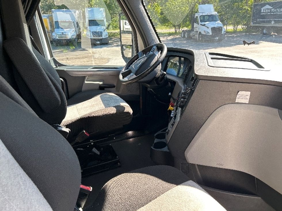 Sleeper Tractor-Heavy Duty Tractors-Freightliner-2022-T12664ST-Liverpool-NY-420,504\n\t\tmiles-$ 74,250 - Image 15