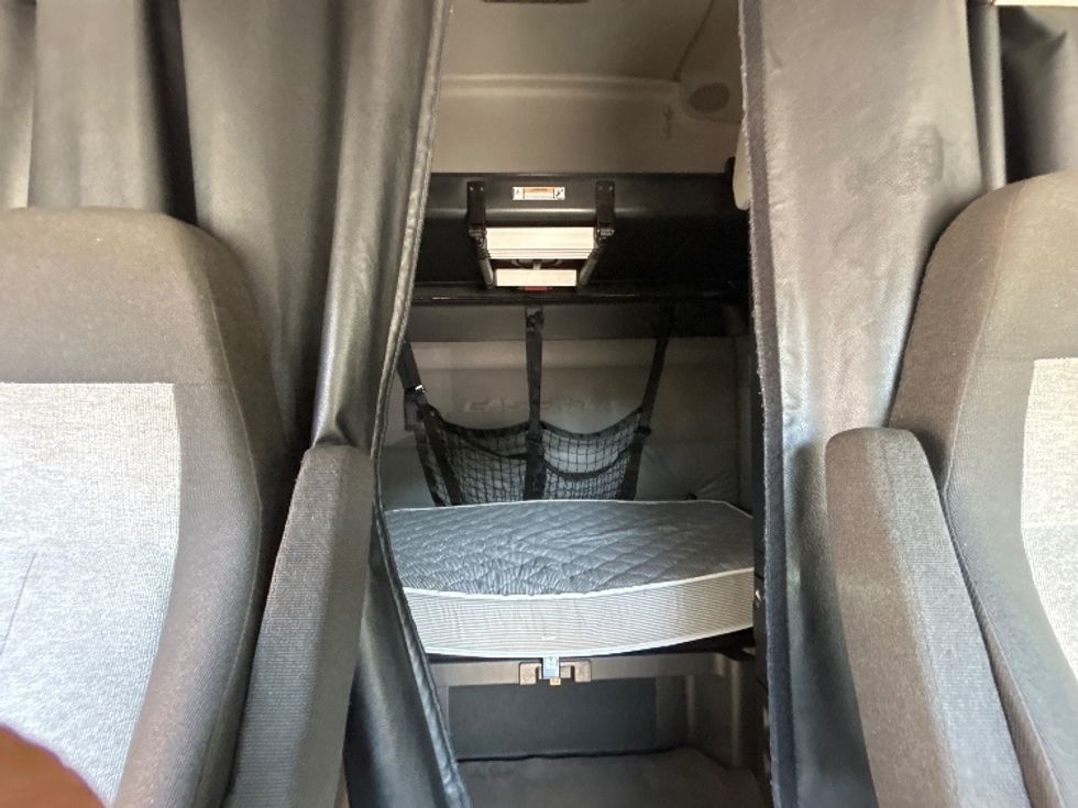 Sleeper Tractor-Heavy Duty Tractors-Freightliner-2022-T12664ST-Liverpool-NY-420,504\n\t\tmiles-$ 74,250 - Image 16