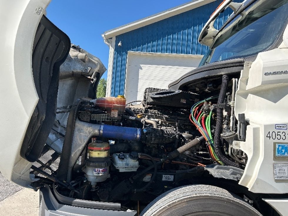 Sleeper Tractor-Heavy Duty Tractors-Freightliner-2022-T12664ST-Liverpool-NY-420,504\n\t\tmiles-$ 74,250 - Image 21