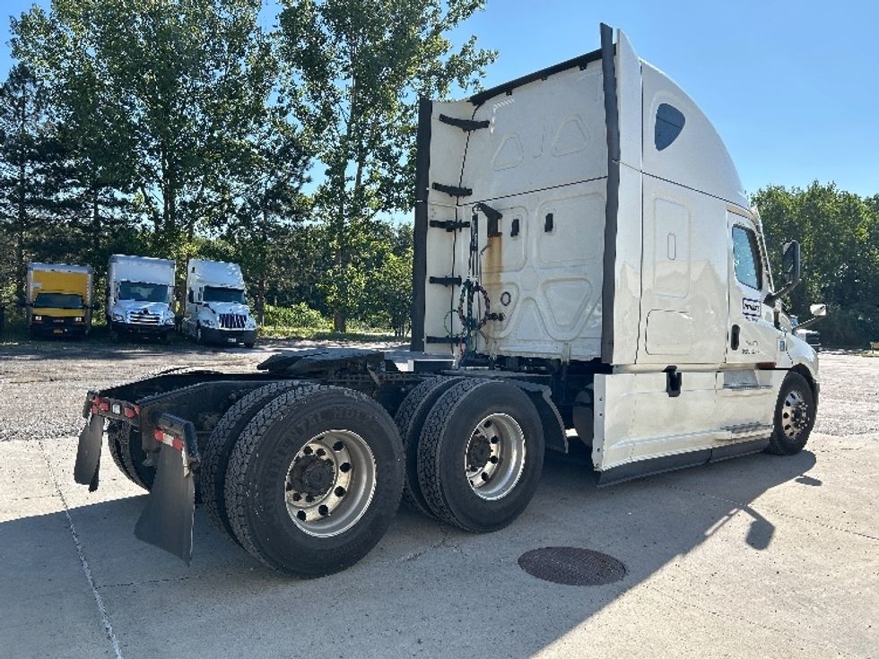 Sleeper Tractor-Heavy Duty Tractors-Freightliner-2022-T12664ST-Liverpool-NY-420,504\n\t\tmiles-$ 74,250 - Image 7