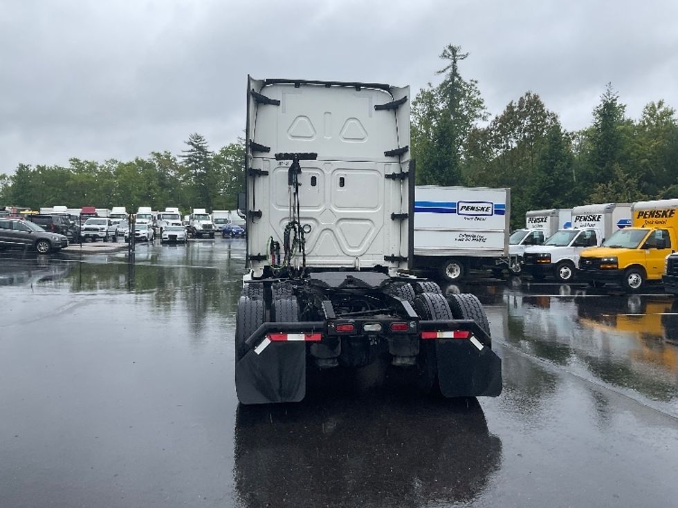 Sleeper Tractor-Heavy Duty Tractors-Freightliner-2022-T12664ST-Londonderry-NH-425,550\n\t\tmiles-$ 77,750 - Image 6