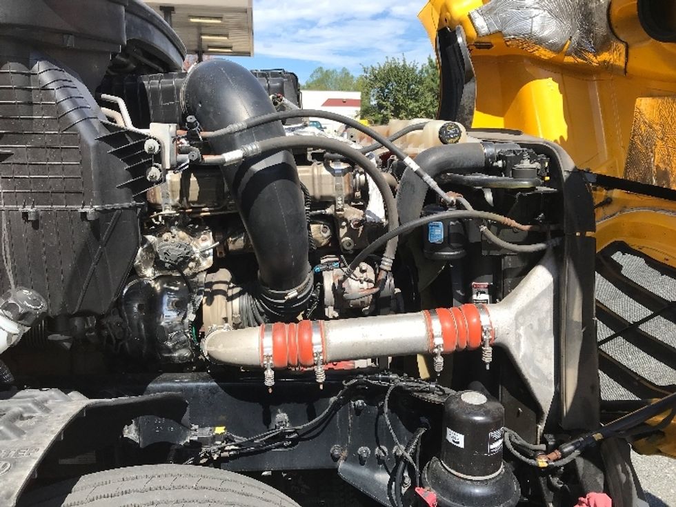 Sleeper Tractor-Heavy Duty Tractors-Freightliner-2022-T12664ST-Londonderry-NH-469,170\n\t\tmiles-$ 67,500 - Image 20