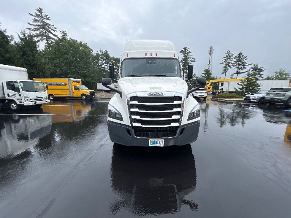 Sleeper Tractor-Heavy Duty Tractors-Freightliner-2022-T12664ST-Londonderry-NH-482,210\n\t\tmiles-$ 75,750 - Image 2