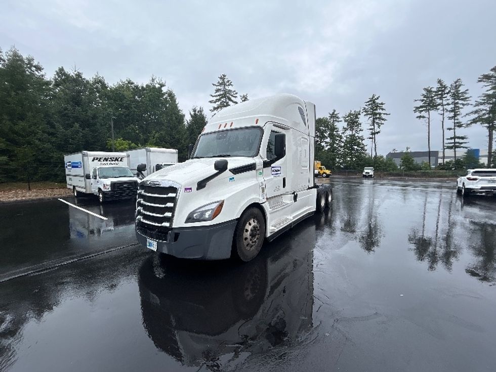 Sleeper Tractor-Heavy Duty Tractors-Freightliner-2022-T12664ST-Londonderry-NH-482,210\n\t\tmiles-$ 75,750 - Image 3