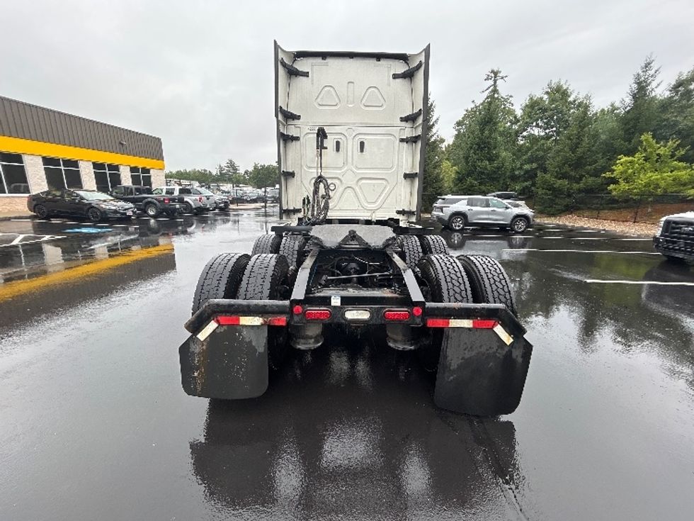 Sleeper Tractor-Heavy Duty Tractors-Freightliner-2022-T12664ST-Londonderry-NH-482,210\n\t\tmiles-$ 75,750 - Image 6