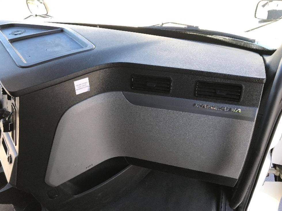 Sleeper Tractor-Heavy Duty Tractors-Freightliner-2022-T12664ST-Londonderry-NH-585,994\n\t\tmiles-$ 60,500 - Image 14