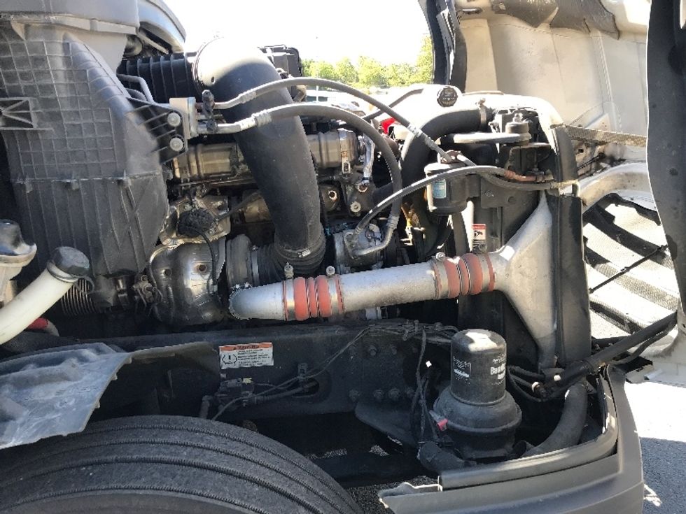 Sleeper Tractor-Heavy Duty Tractors-Freightliner-2022-T12664ST-Londonderry-NH-585,994\n\t\tmiles-$ 60,500 - Image 20