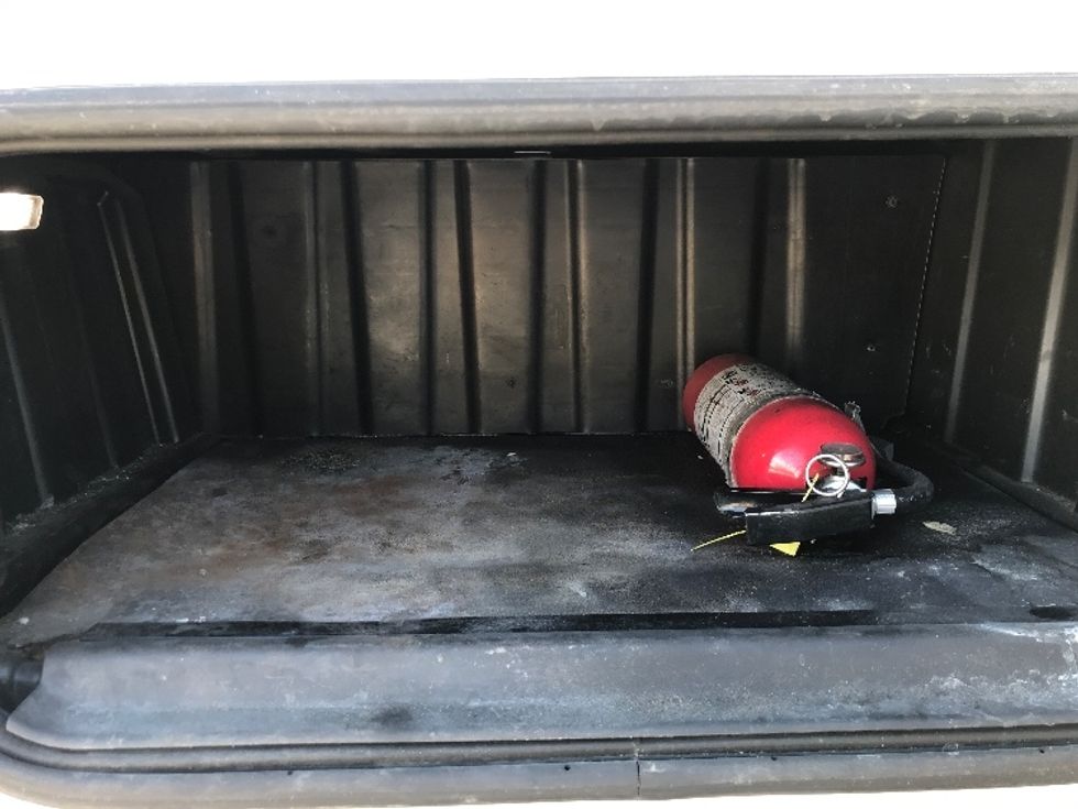 Sleeper Tractor-Heavy Duty Tractors-Freightliner-2022-T12664ST-Londonderry-NH-585,994\n\t\tmiles-$ 60,500 - Image 23