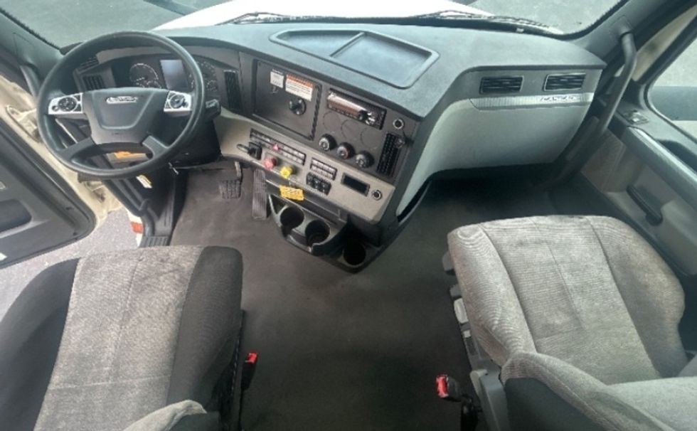 Sleeper Tractor-Heavy Duty Tractors-Freightliner-2022-T12664ST-Louisville-KY-385,036\n\t\tmiles-$ 85,500 - Image 12