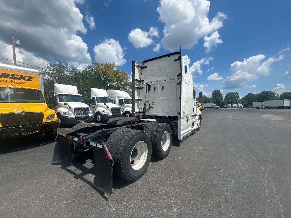 Sleeper Tractor-Heavy Duty Tractors-Freightliner-2022-T12664ST-Louisville-KY-385,036\n\t\tmiles-$ 85,500 - Image 7