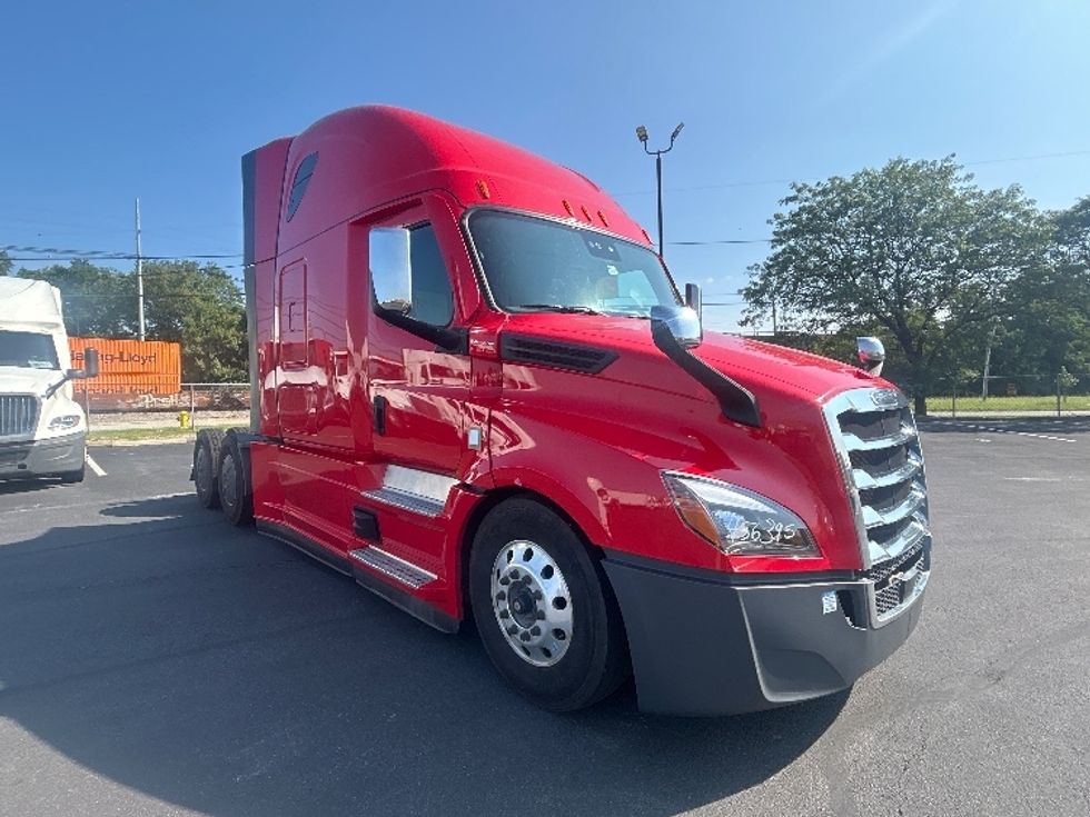Sleeper Tractor-Heavy Duty Tractors-Freightliner-2022-T12664ST-Louisville-KY-463,339\n\t\tmiles-$ 78,250 - Image 1