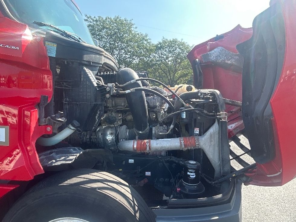 Sleeper Tractor-Heavy Duty Tractors-Freightliner-2022-T12664ST-Louisville-KY-463,339\n\t\tmiles-$ 78,250 - Image 20