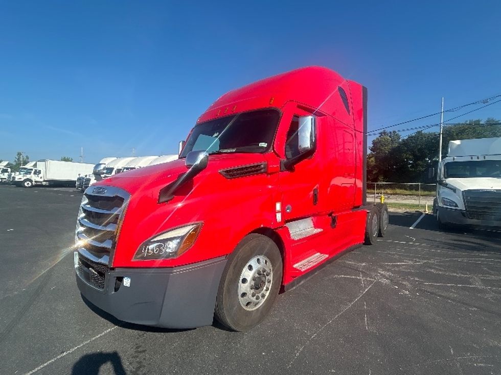 Sleeper Tractor-Heavy Duty Tractors-Freightliner-2022-T12664ST-Louisville-KY-463,339\n\t\tmiles-$ 78,250 - Image 3