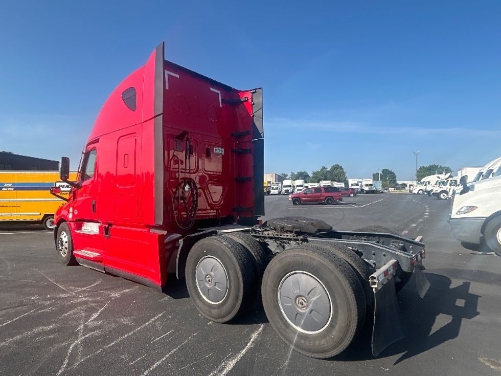 Sleeper Tractor-Heavy Duty Tractors-Freightliner-2022-T12664ST-Louisville-KY-463,339\n\t\tmiles-$ 78,250 - Image 5