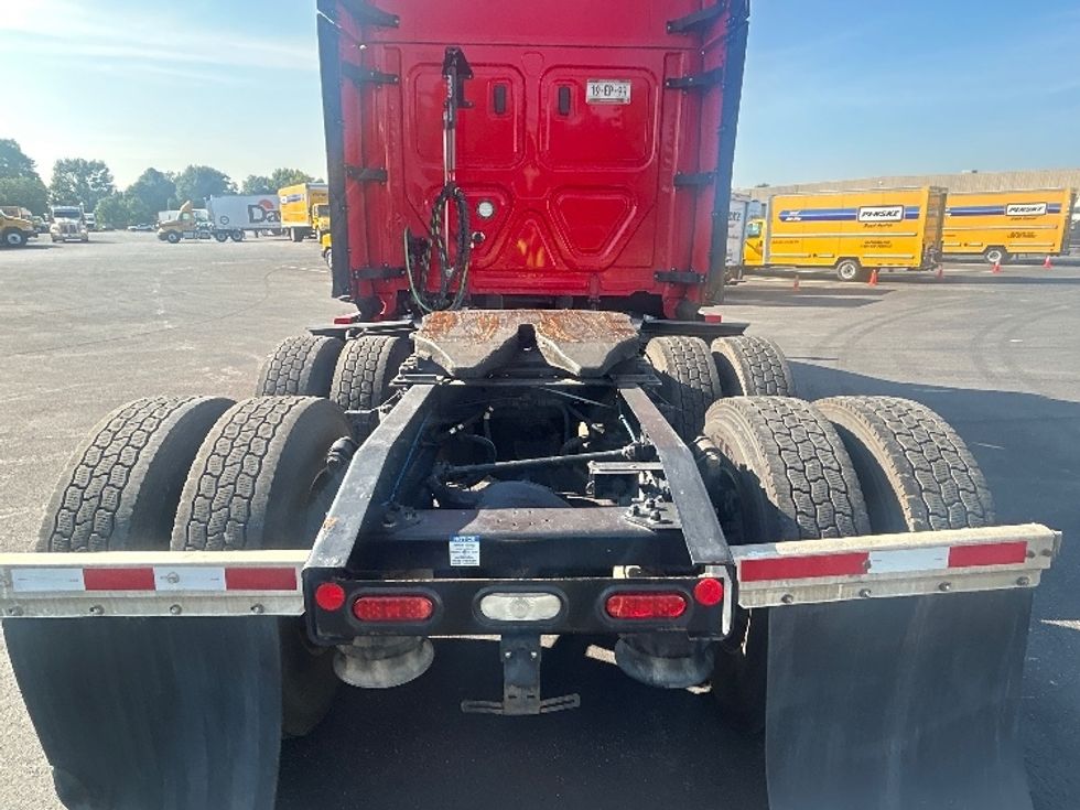 Sleeper Tractor-Heavy Duty Tractors-Freightliner-2022-T12664ST-Louisville-KY-463,339\n\t\tmiles-$ 78,250 - Image 6