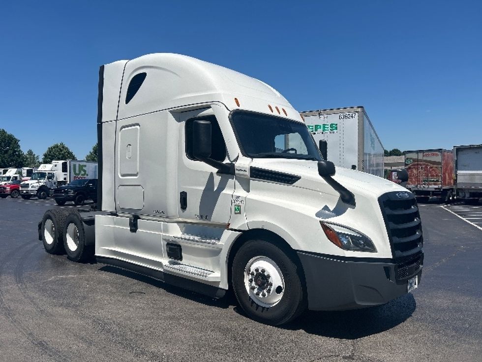 Sleeper Tractor-Heavy Duty Tractors-Freightliner-2022-T12664ST-Louisville-KY-463,386\n\t\tmiles-$ 73,500 - Image 1