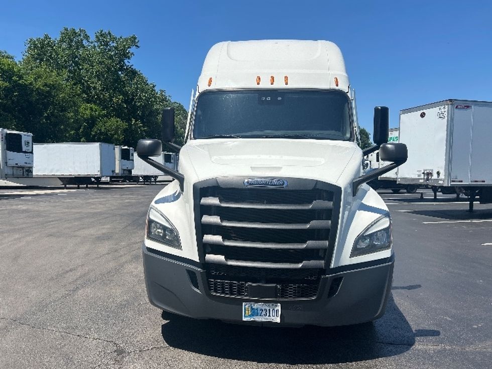 Sleeper Tractor-Heavy Duty Tractors-Freightliner-2022-T12664ST-Louisville-KY-463,386\n\t\tmiles-$ 73,500 - Image 2