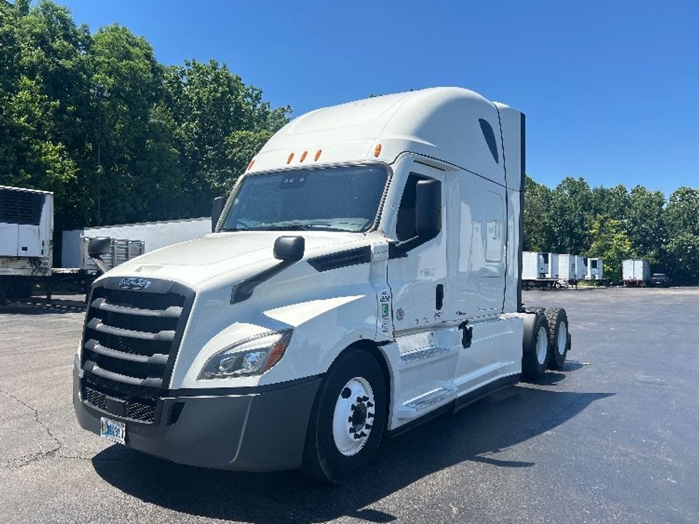 Sleeper Tractor-Heavy Duty Tractors-Freightliner-2022-T12664ST-Louisville-KY-463,386\n\t\tmiles-$ 73,500 - Image 3