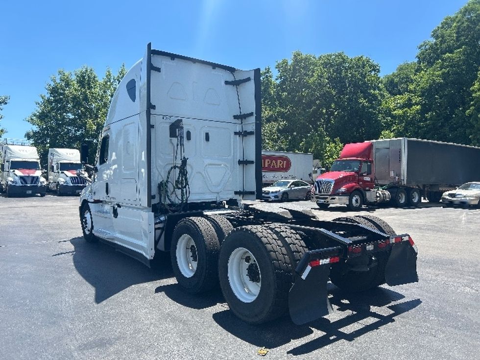 Sleeper Tractor-Heavy Duty Tractors-Freightliner-2022-T12664ST-Louisville-KY-463,386\n\t\tmiles-$ 73,500 - Image 5