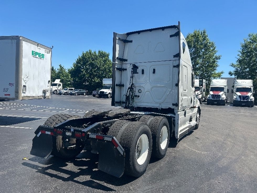 Sleeper Tractor-Heavy Duty Tractors-Freightliner-2022-T12664ST-Louisville-KY-463,386\n\t\tmiles-$ 73,500 - Image 7