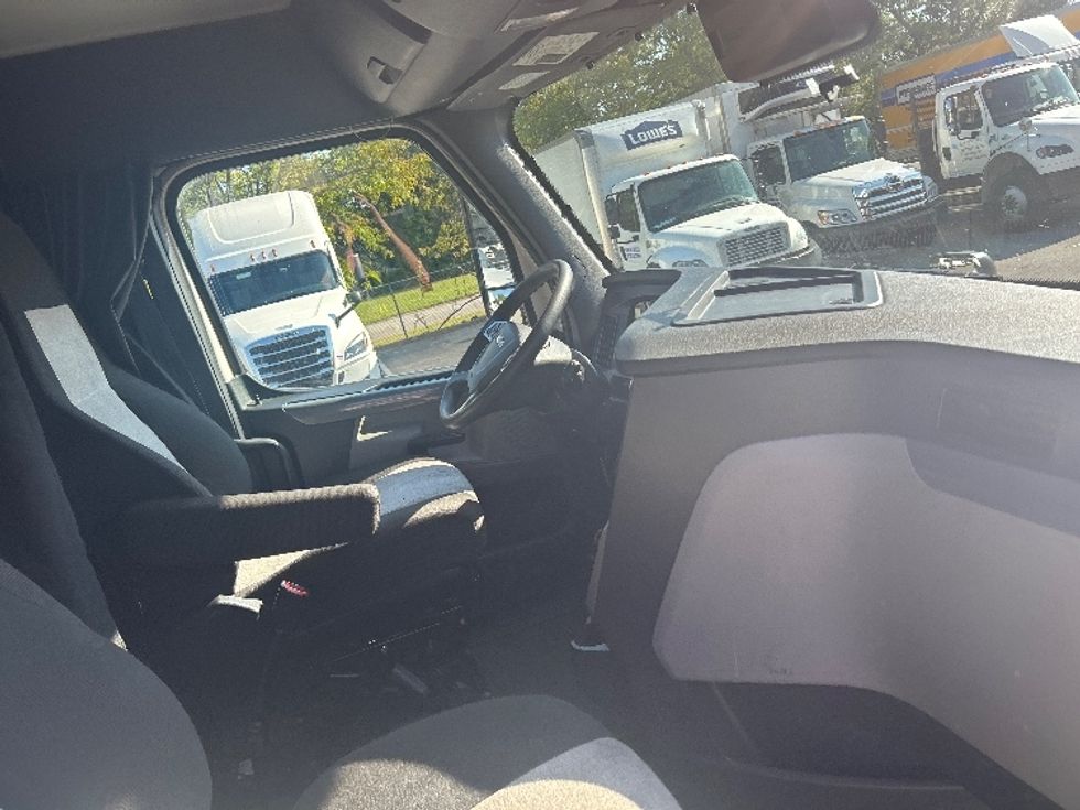 Sleeper Tractor-Heavy Duty Tractors-Freightliner-2022-T12664ST-Louisville-KY-484,788\n\t\tmiles-$ 70,000 - Image 15