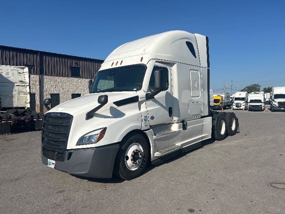 Sleeper Tractor-Heavy Duty Tractors-Freightliner-2022-T12664ST-Louisville-KY-484,788\n\t\tmiles-$ 70,000 - Image 3