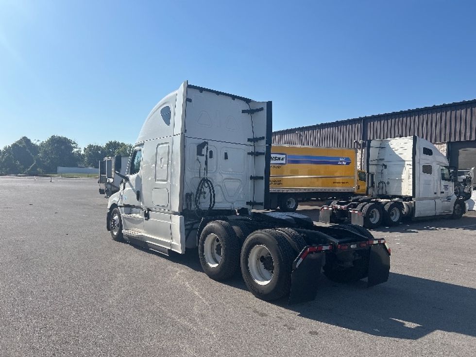 Sleeper Tractor-Heavy Duty Tractors-Freightliner-2022-T12664ST-Louisville-KY-484,788\n\t\tmiles-$ 70,000 - Image 5