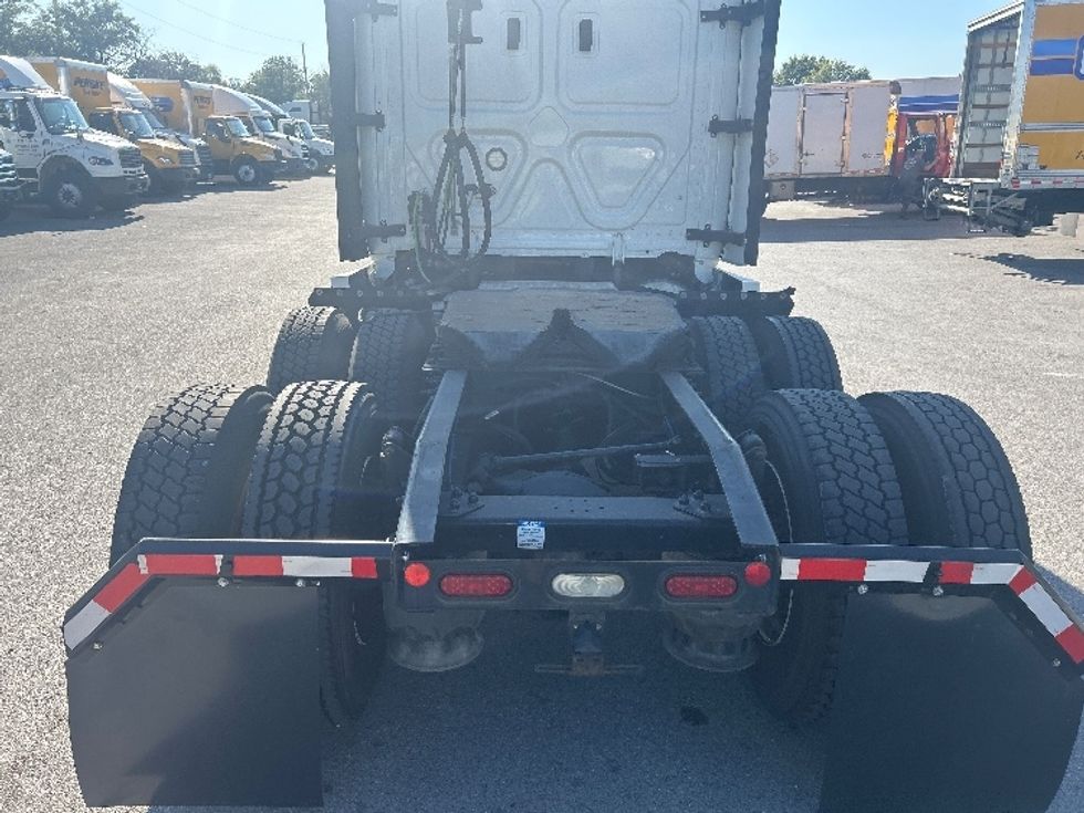 Sleeper Tractor-Heavy Duty Tractors-Freightliner-2022-T12664ST-Louisville-KY-484,788\n\t\tmiles-$ 70,000 - Image 6