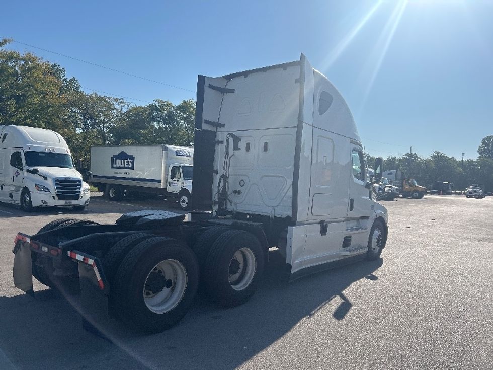 Sleeper Tractor-Heavy Duty Tractors-Freightliner-2022-T12664ST-Louisville-KY-484,788\n\t\tmiles-$ 70,000 - Image 7