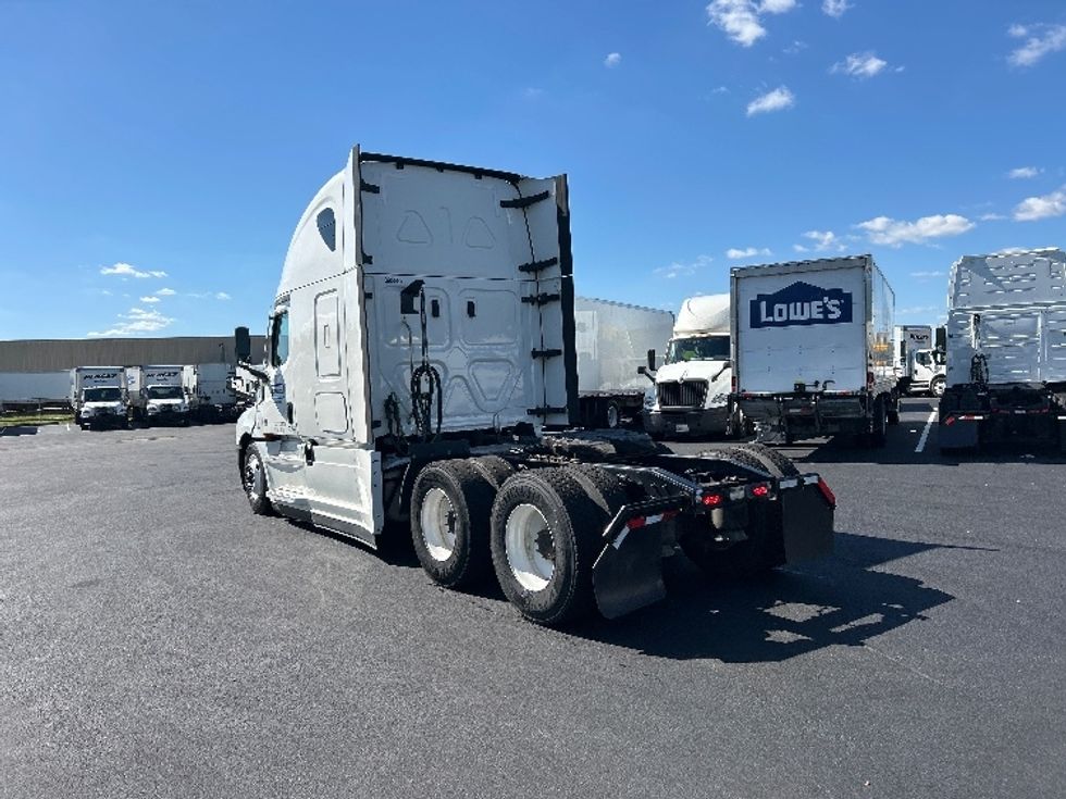 Sleeper Tractor-Heavy Duty Tractors-Freightliner-2022-T12664ST-Louisville-KY-494,249\n\t\tmiles-$ 68,250 - Image 5