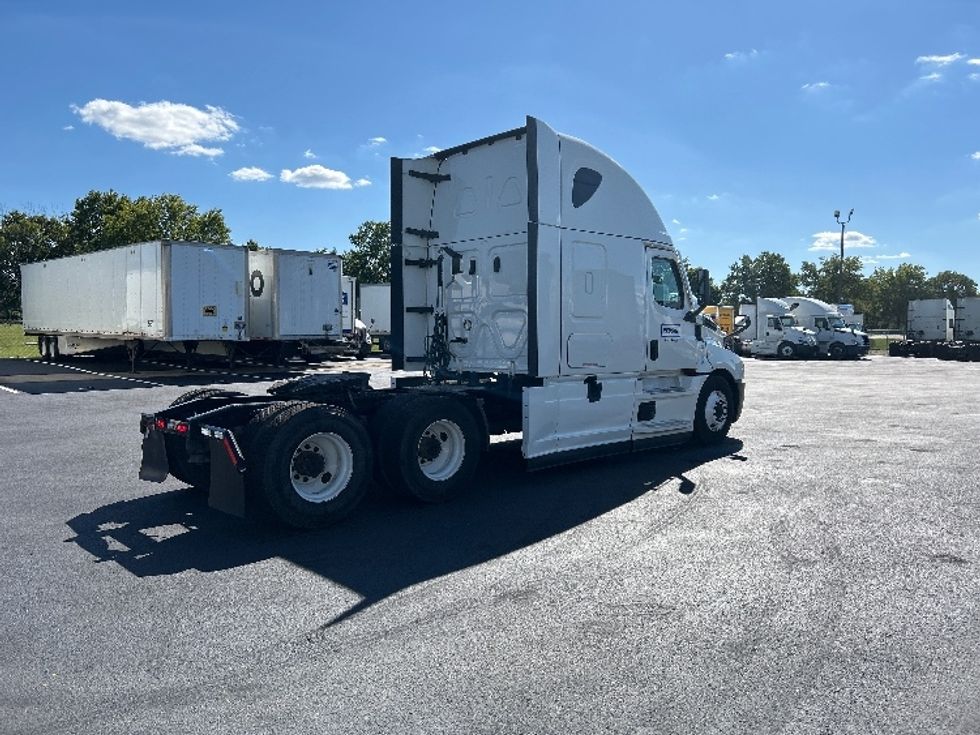 Sleeper Tractor-Heavy Duty Tractors-Freightliner-2022-T12664ST-Louisville-KY-494,249\n\t\tmiles-$ 68,250 - Image 7