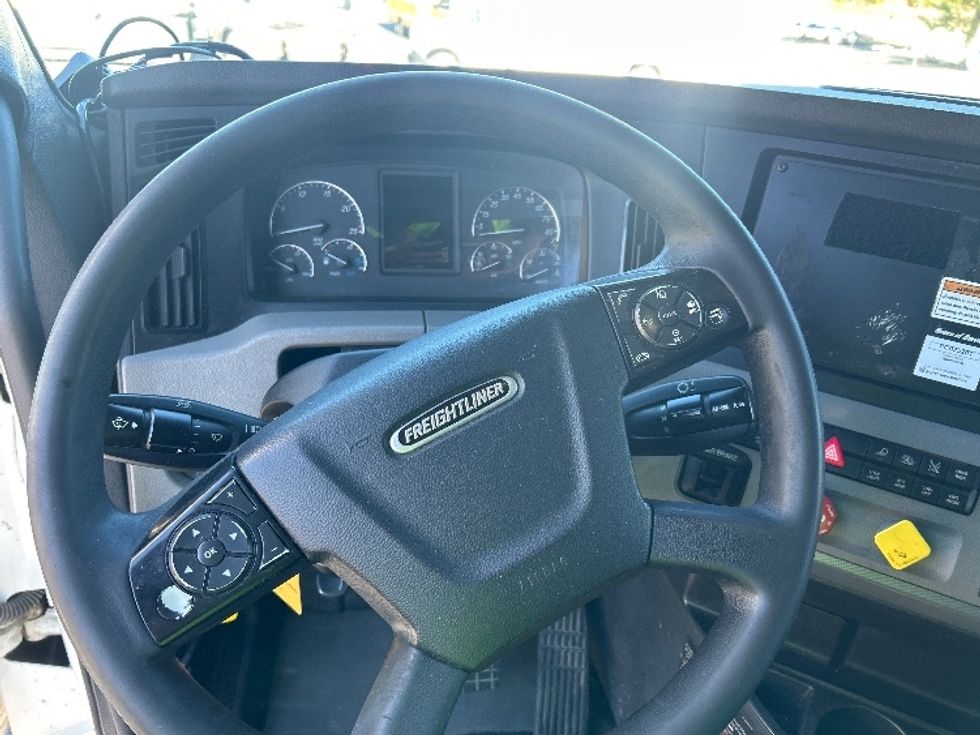 Sleeper Tractor-Heavy Duty Tractors-Freightliner-2022-T12664ST-Louisville-KY-545,251\n\t\tmiles-$ 73,250 - Image 11